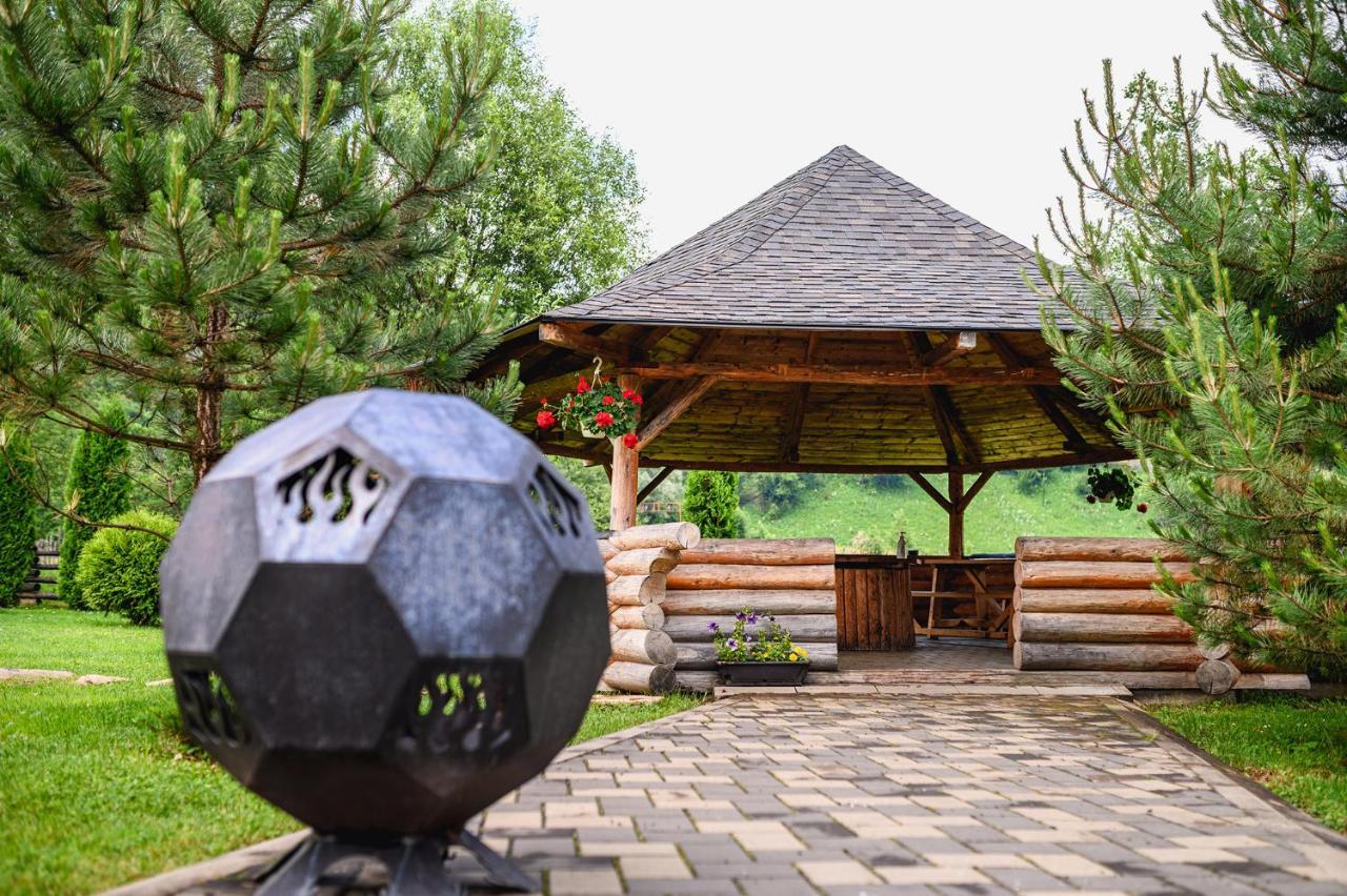Pension Piriu' Morii Gura Humorului Exterior foto